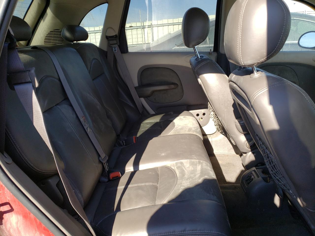 Photo 6 from auction – 2002 CHRYSLER PT CRUISER with VIN 3C8FY68B62T261892