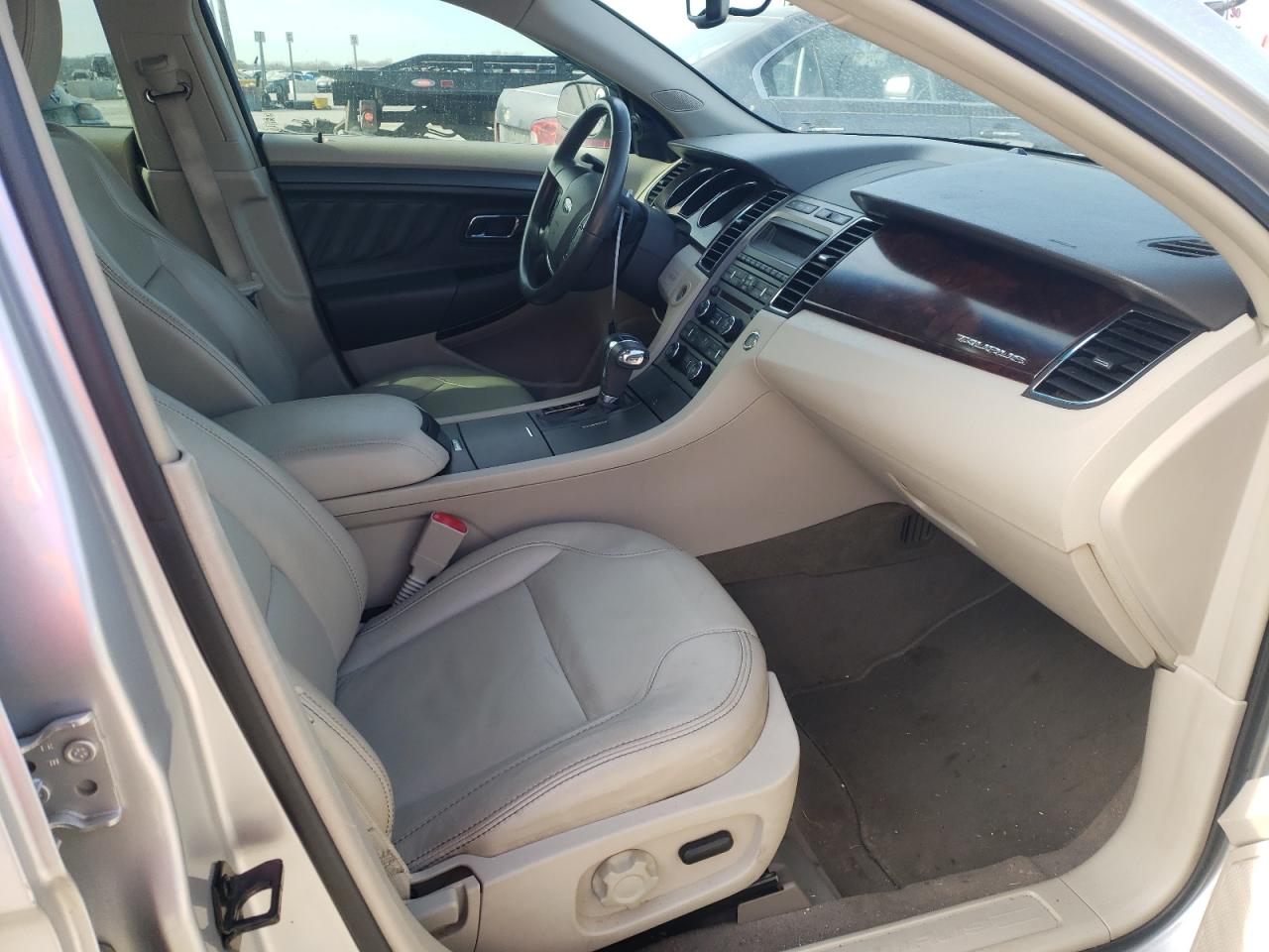 Photo 5 from auction – 2010 FORD TAURUS SEL with VIN 1FAHP2EW2AG107251