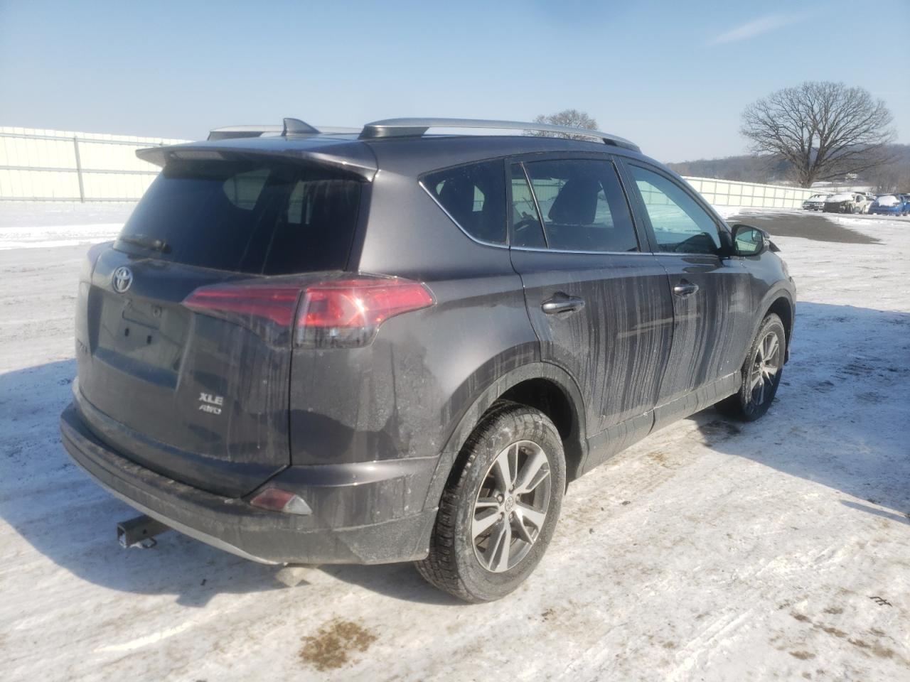 Photo 4 from auction – 2017 TOYOTA RAV4 XLE with VIN 2T3RFREV2HW628468