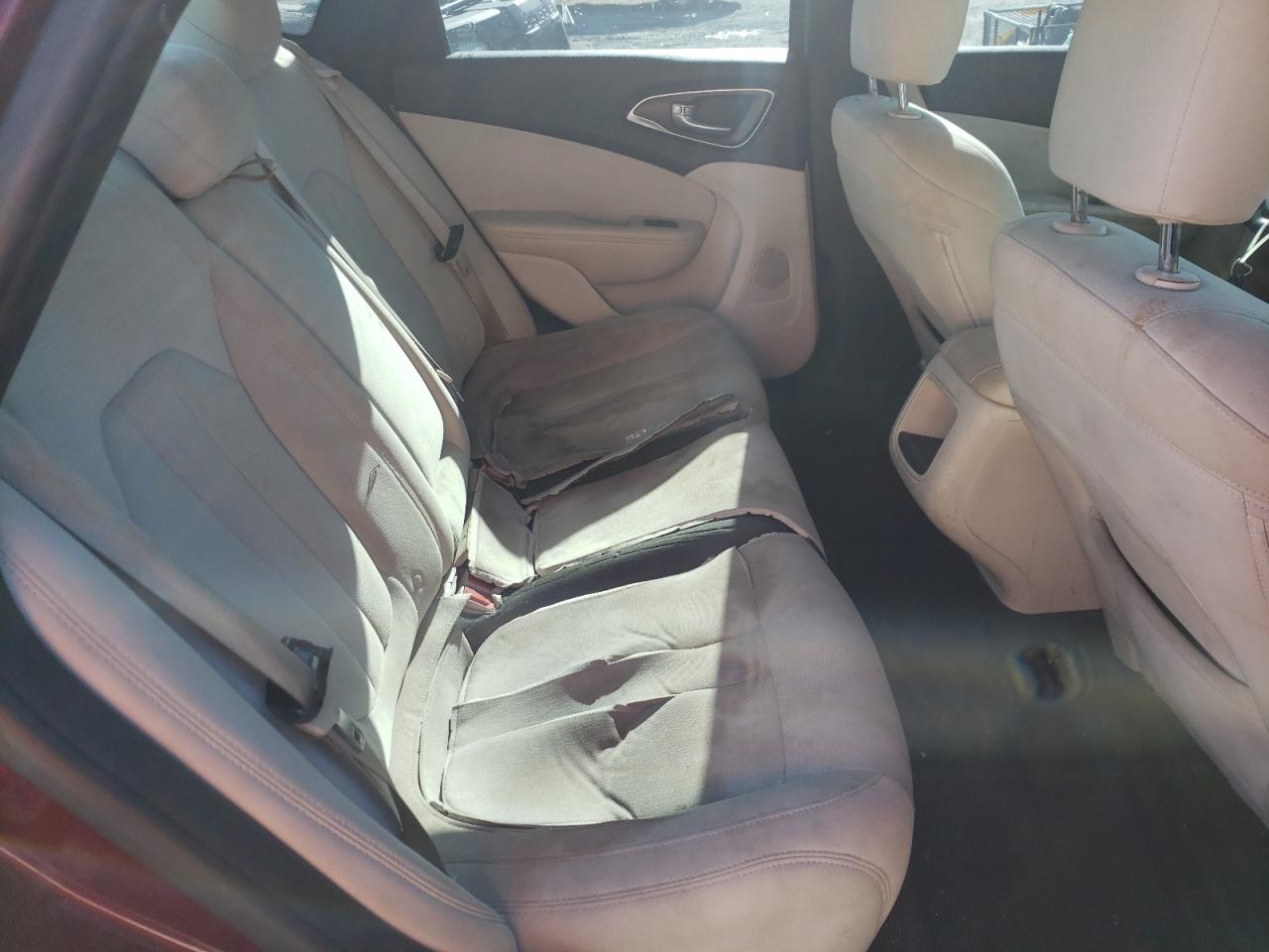 Фото 6 с аукциона – 2015 CHRYSLER 200 LIMITE с VIN 1C3CCCAB6FN694876
