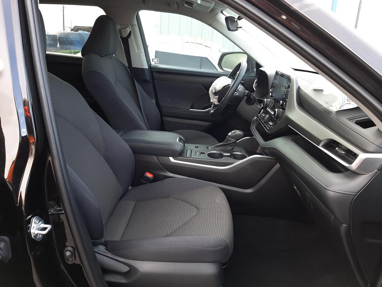 Photo 5 from auction – 2021 TOYOTA HIGHLANDER with VIN 5TDZZRAH0MS061342
