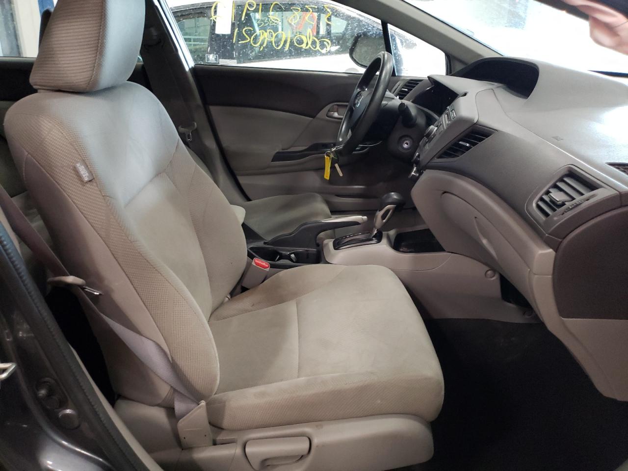 Photo 5 from auction – 2012 HONDA CIVIC with VIN 19XFB2F52CE098415