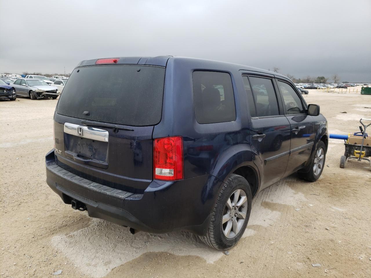 Photo 4 from auction – 2013 HONDA PILOT LX with VIN 5FNYF3H27DB042116