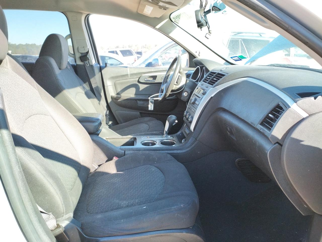 Photo 5 from auction – 2011 CHEVROLET TRAVERSE L with VIN 1GNKRGED0BJ108299