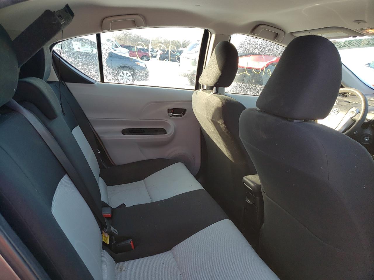 Photo 6 from auction – 2014 TOYOTA PRIUS C with VIN JTDKDTB35E1076434
