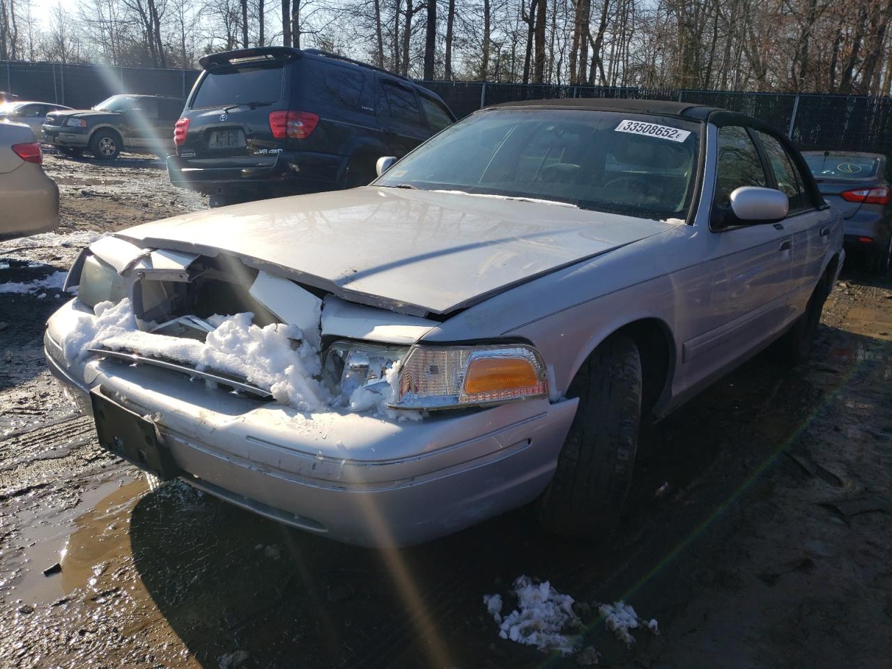 Photo 2 from auction – 2000 FORD CROWN VICT with VIN 2FAFP73W7YX123943