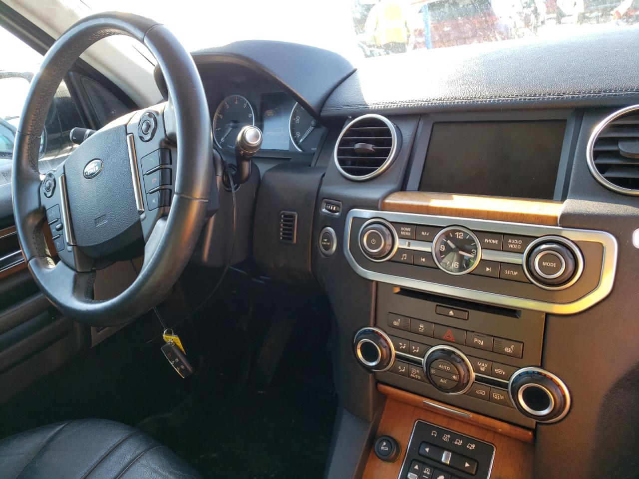 Photo 9 from auction – 2016 LAND ROVER LR4 HSE with VIN SALAG2V65GA800623