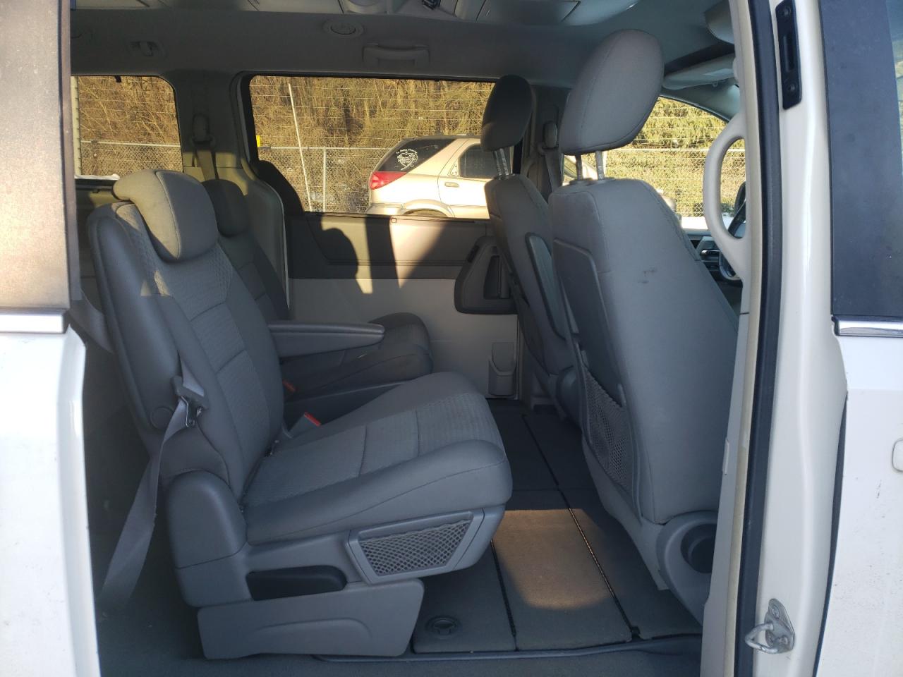 Photo 17 from auction – 2010 CHRYSLER TOWN & COU with VIN 2A4RR5D10AR110349