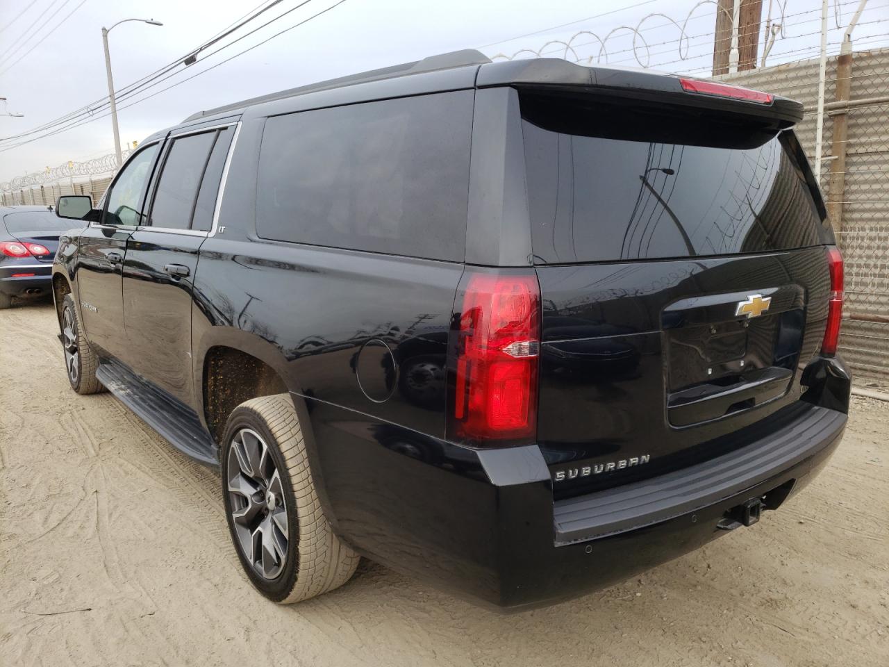 Photo 3 from auction – 2019 CHEVROLET SUBURBAN C with VIN 1GNSCHKC2KR391583