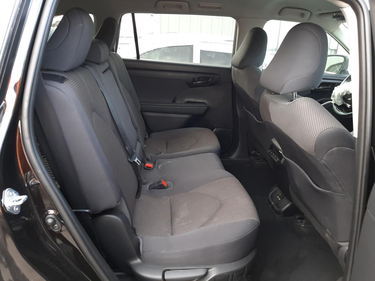 Photo 6 from auction – 2021 TOYOTA HIGHLANDER with VIN 5TDZZRAH0MS061342