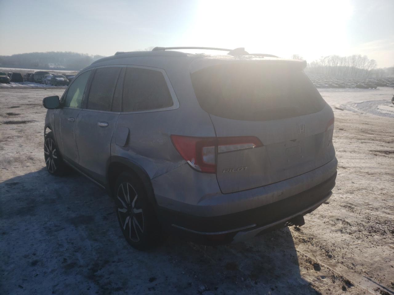 Photo 3 from auction – 2019 HONDA PILOT TOUR with VIN 5FNYF6H69KB001911