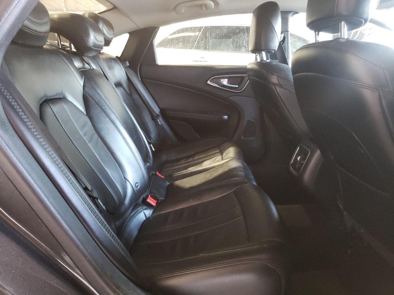 Photo 6 from auction – 2016 CHRYSLER 200 LIMITE with VIN 1C3CCCAB7GN176096