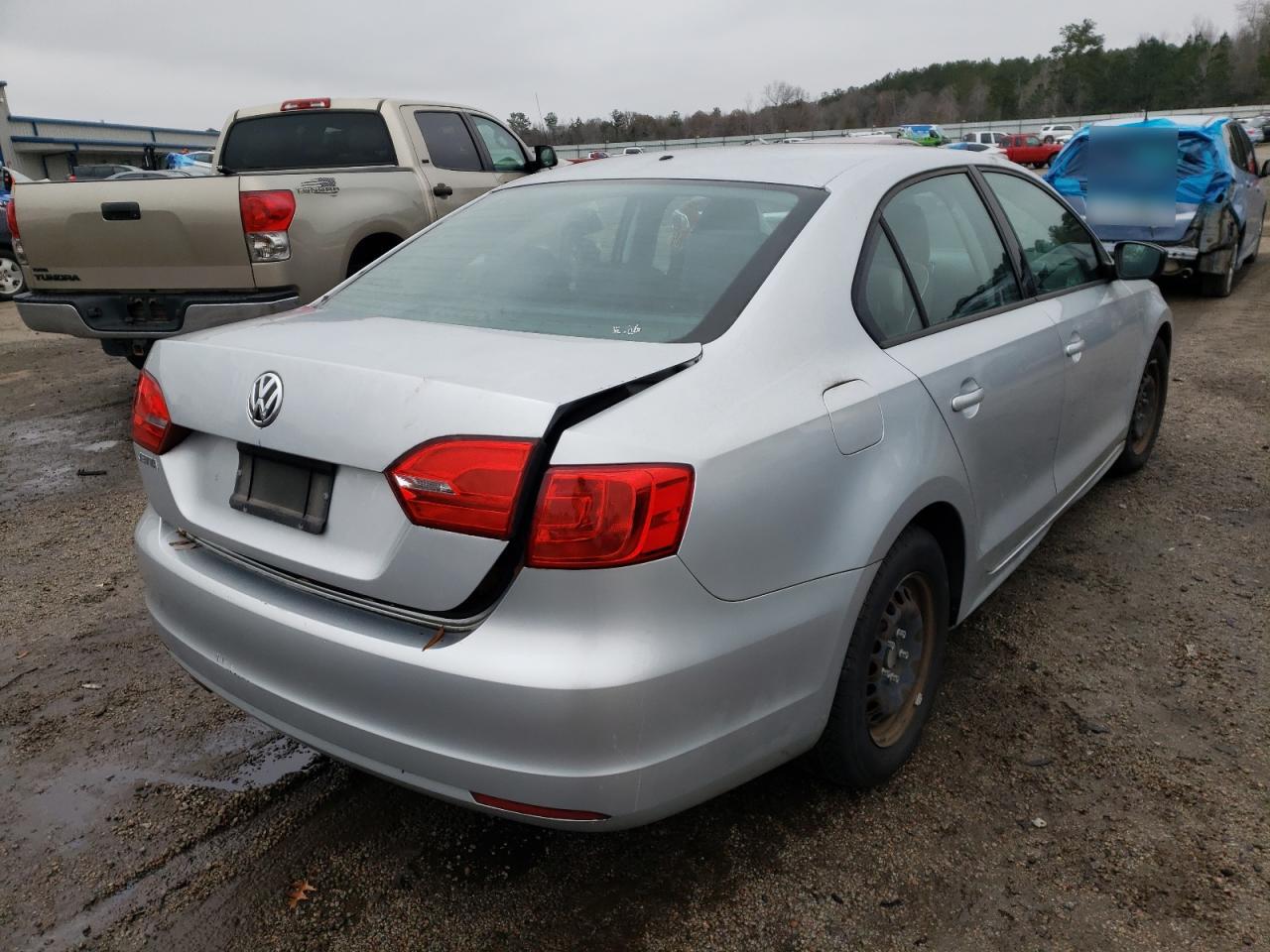 Photo 4 from auction – 2013 VOLKSWAGEN JETTA BASE with VIN 3VW2K7AJ5DM353725