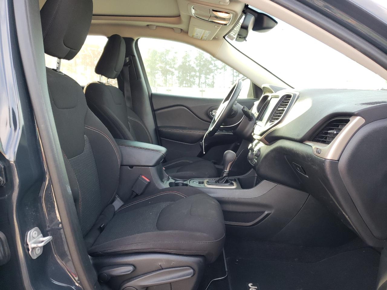 Photo 5 from auction – 2017 JEEP CHEROKEE L with VIN 1C4PJLCS4HW572790