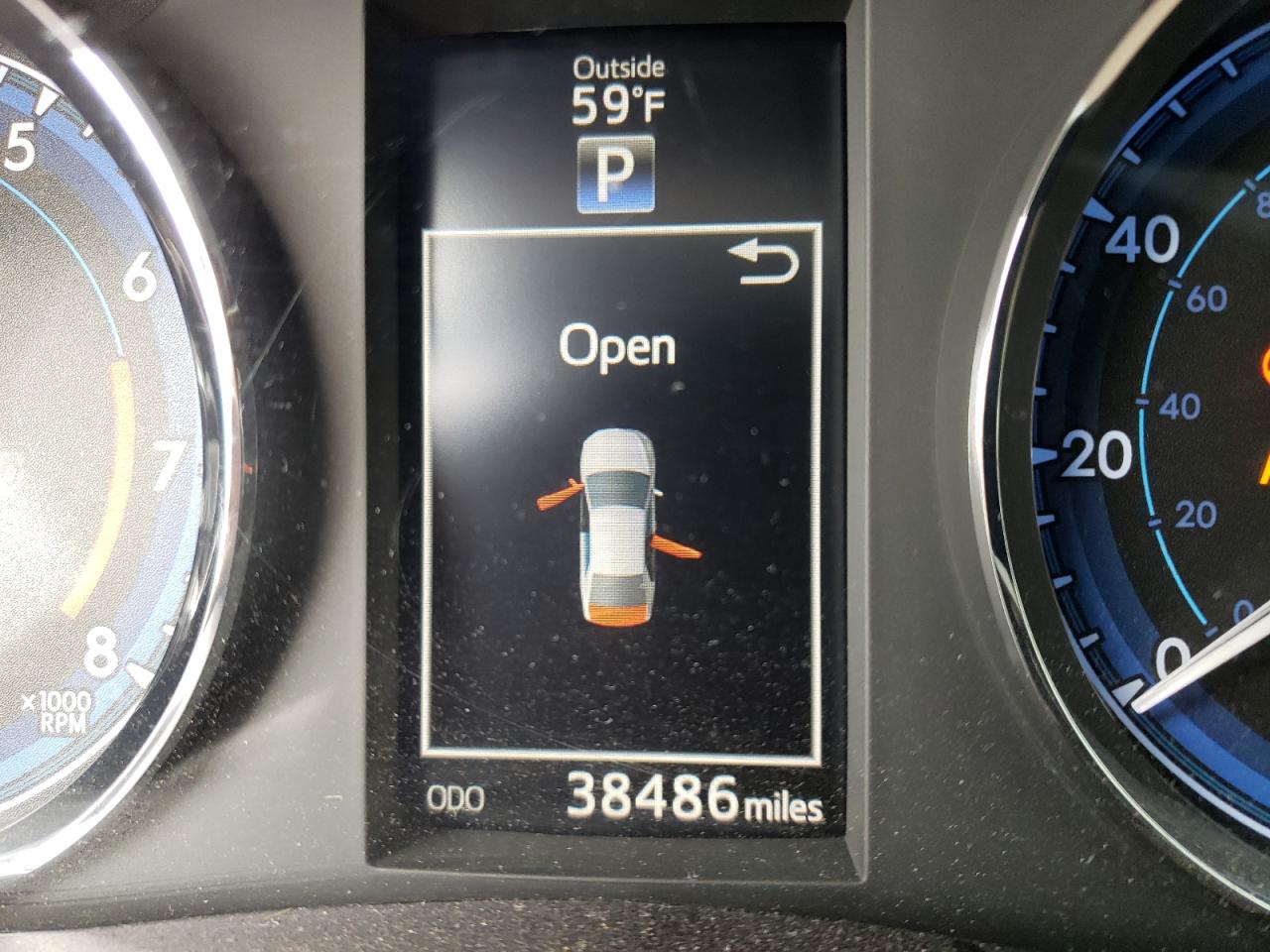 Photo 8 from auction – 2018 TOYOTA COROLLA L with VIN 5YFBURHE6JP776691