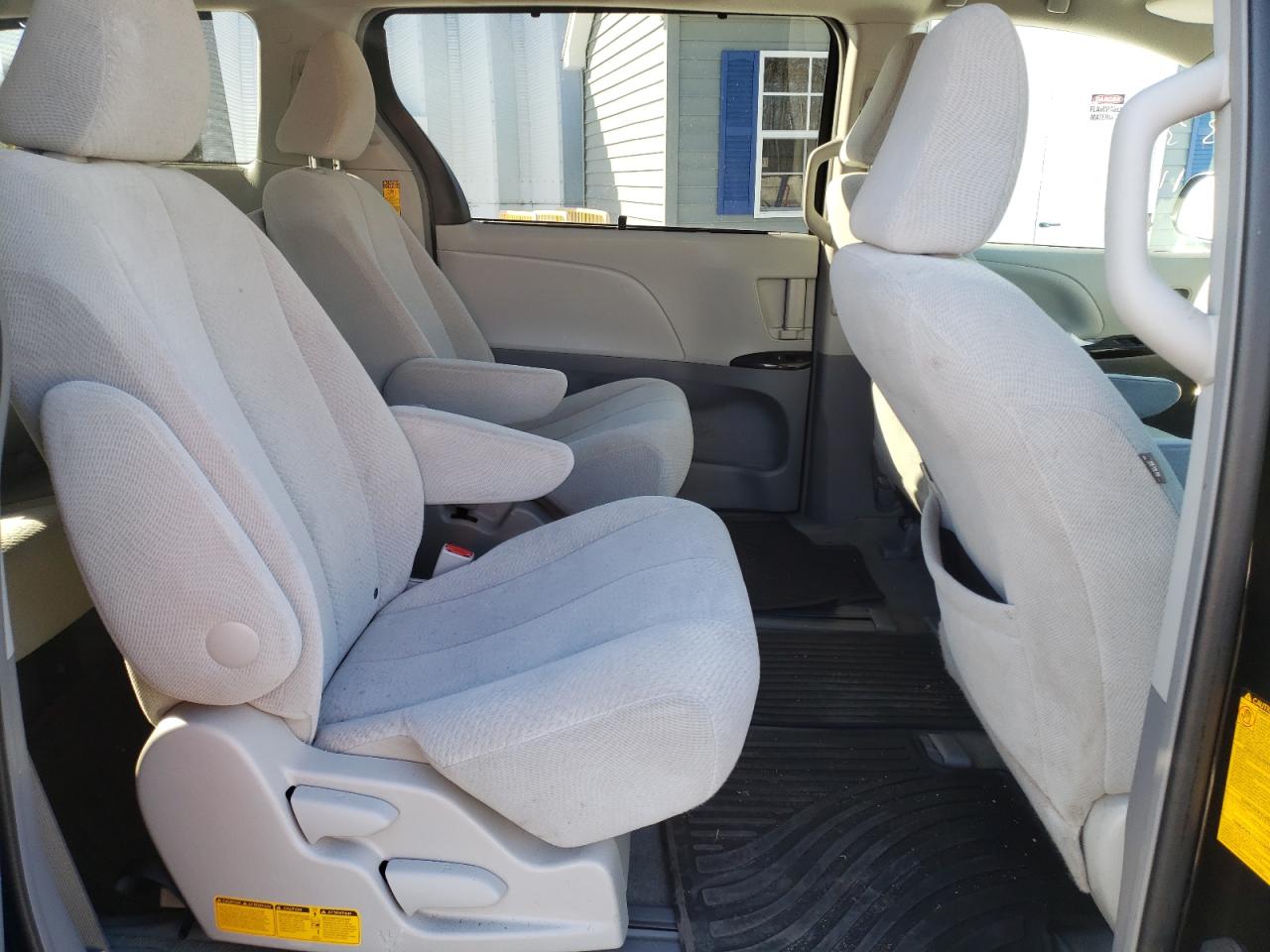Photo 6 from auction – 2014 TOYOTA SIENNA LE with VIN 5TDJK3DC2ES083052