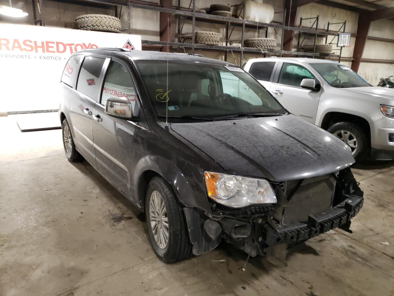 Photo 1 from auction – 2016 CHRYSLER TOWN & COU with VIN 2C4RC1CG1GR111590