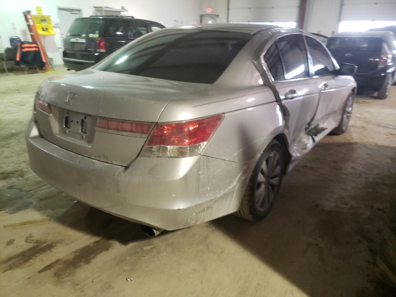 Photo 4 from auction – 2011 HONDA ACCORD EXL with VIN 1HGCP2F83BA033347