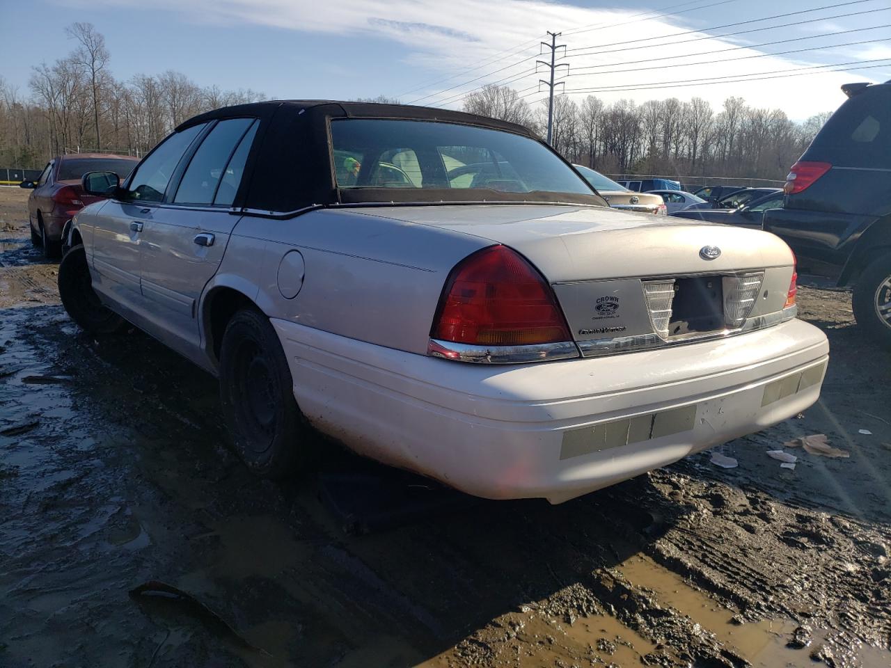 Photo 3 from auction – 2000 FORD CROWN VICT with VIN 2FAFP73W7YX123943
