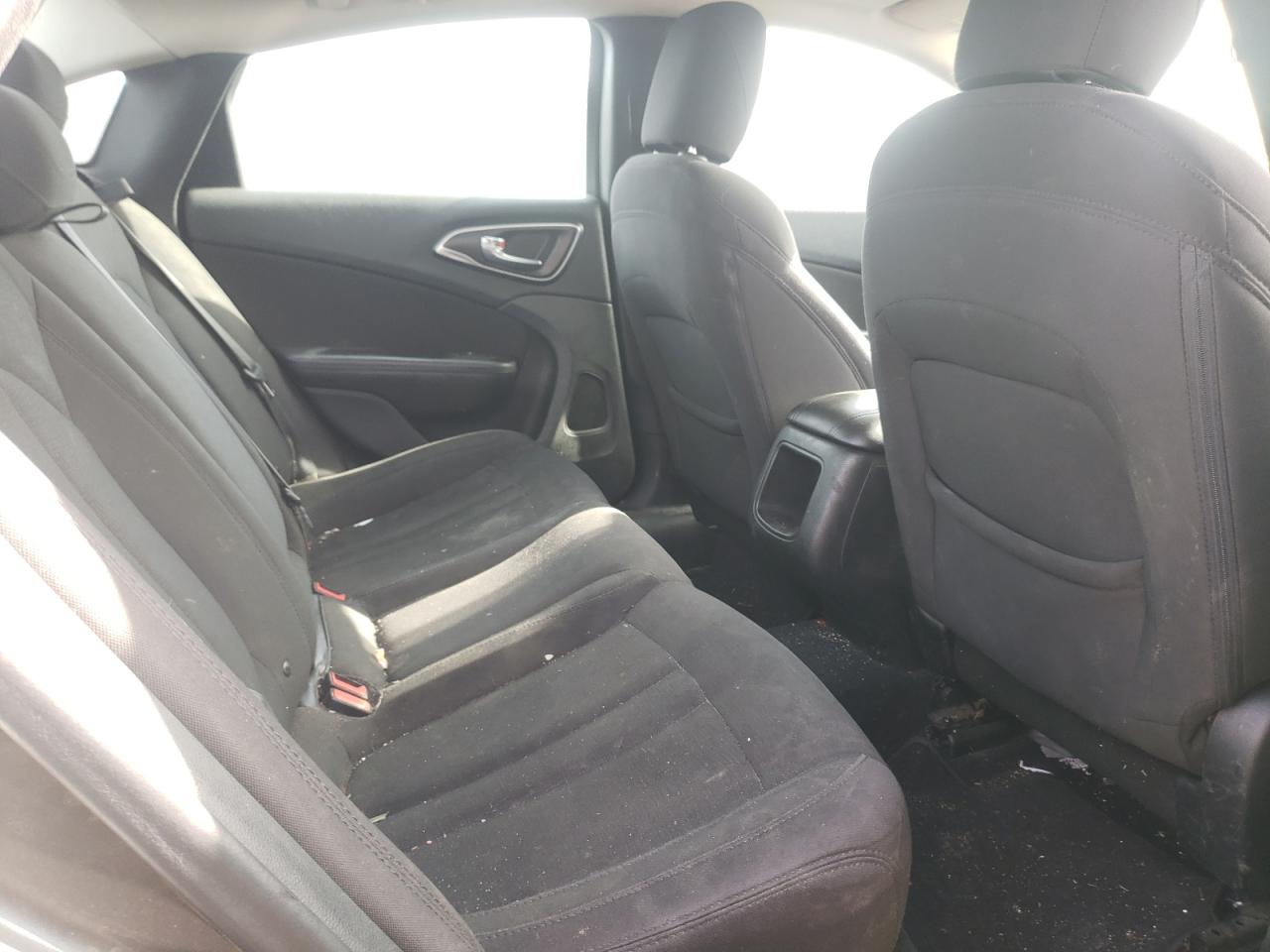 Photo 6 from auction – 2015 CHRYSLER 200 LIMITE with VIN 1C3CCCAB5FN582246