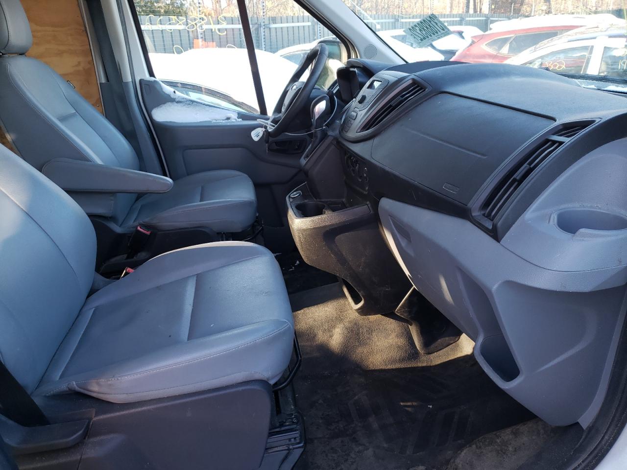 Photo 5 from auction – 2017 FORD TRANSIT T- with VIN 1FTYR1CM4HKA38442