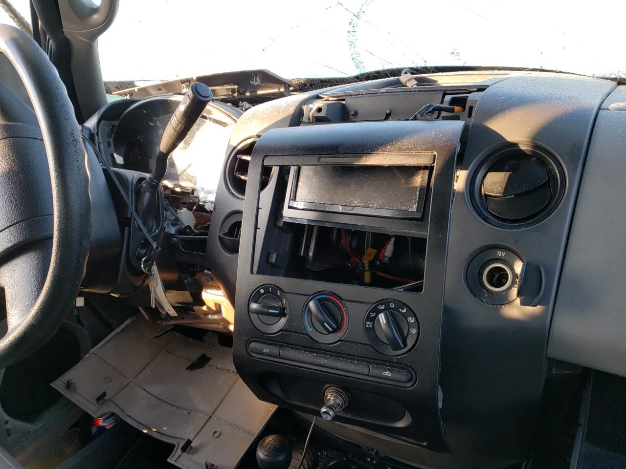Photo 9 from auction – 2006 FORD F150 with VIN 1FTRX14W66FA43402