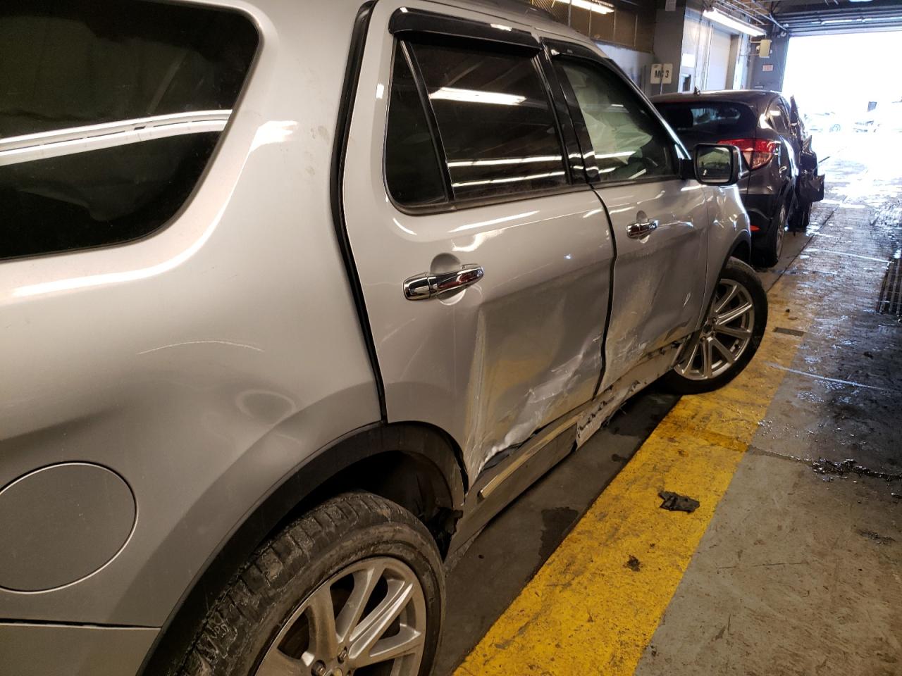 Photo 9 from auction – 2016 FORD EXPLORER L with VIN 1FM5K8F89GGA96591