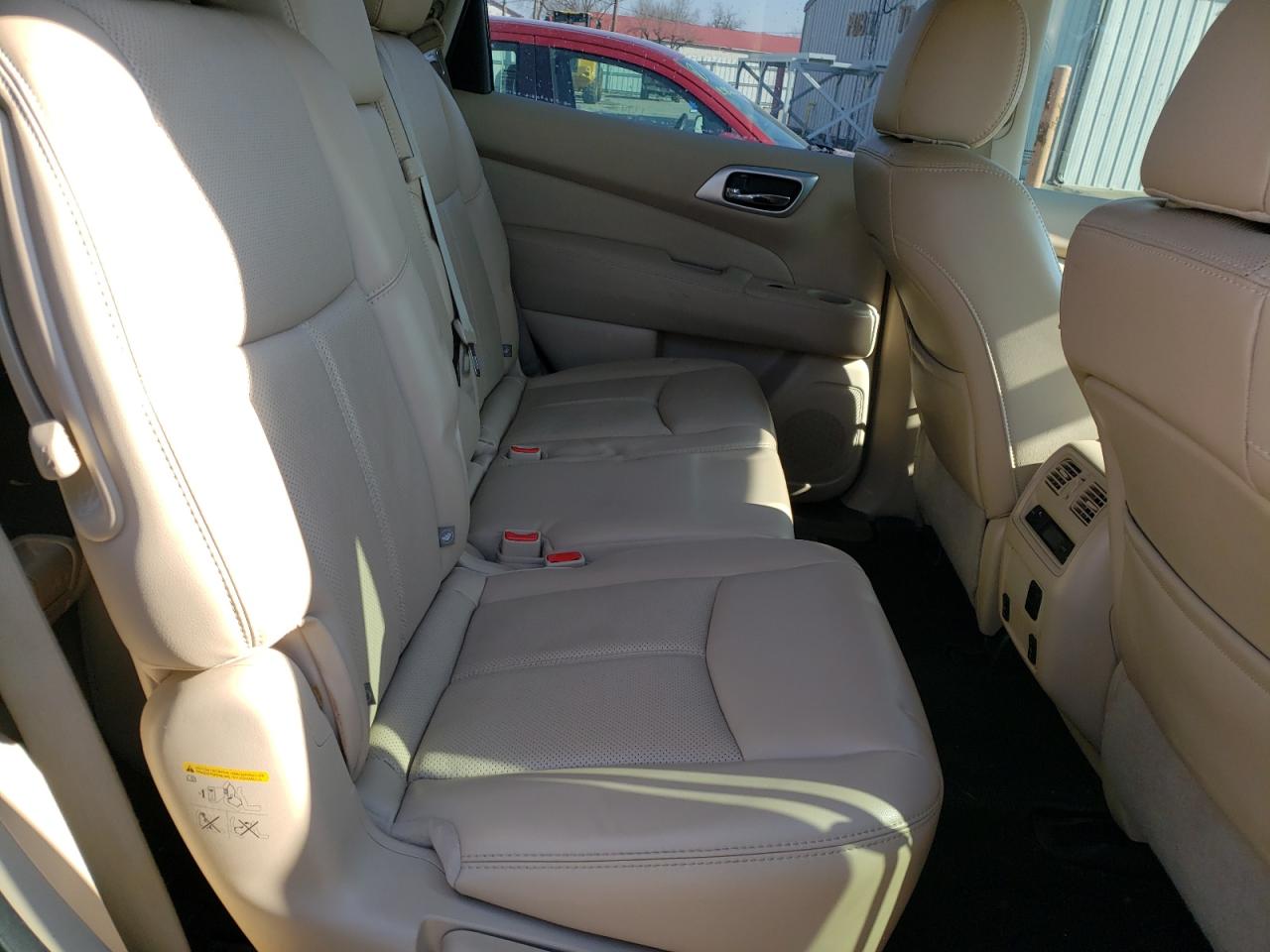 Photo 6 from auction – 2017 NISSAN PATHFINDER with VIN 5N1DR2MN3HC617486