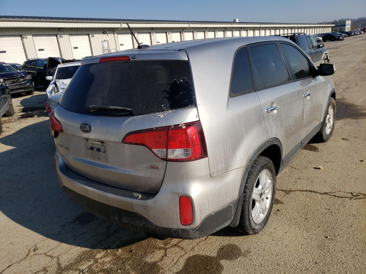 Photo 4 from auction – 2014 KIA SORENTO LX with VIN 5XYKT3A66EG472578