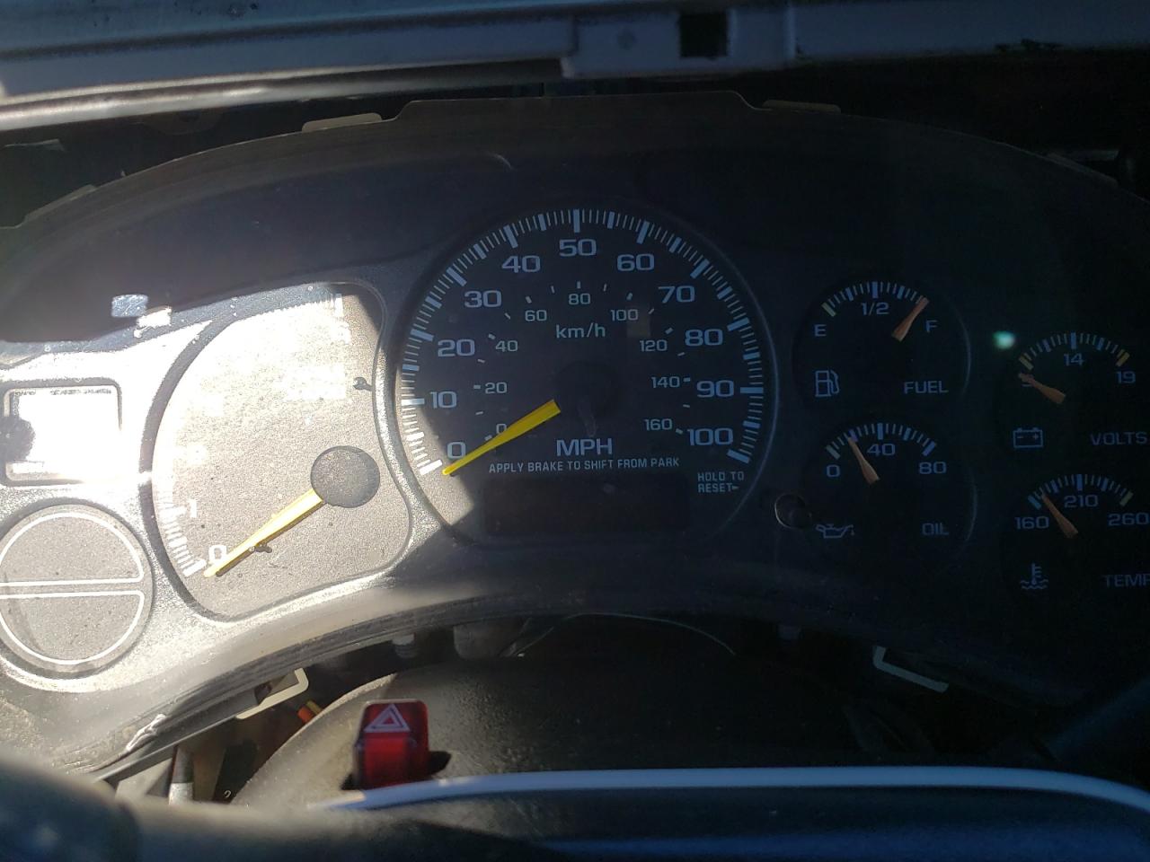 Photo 8 from auction – 2000 CHEVROLET SILVERADO with VIN 2GCEC19V1Y1120276