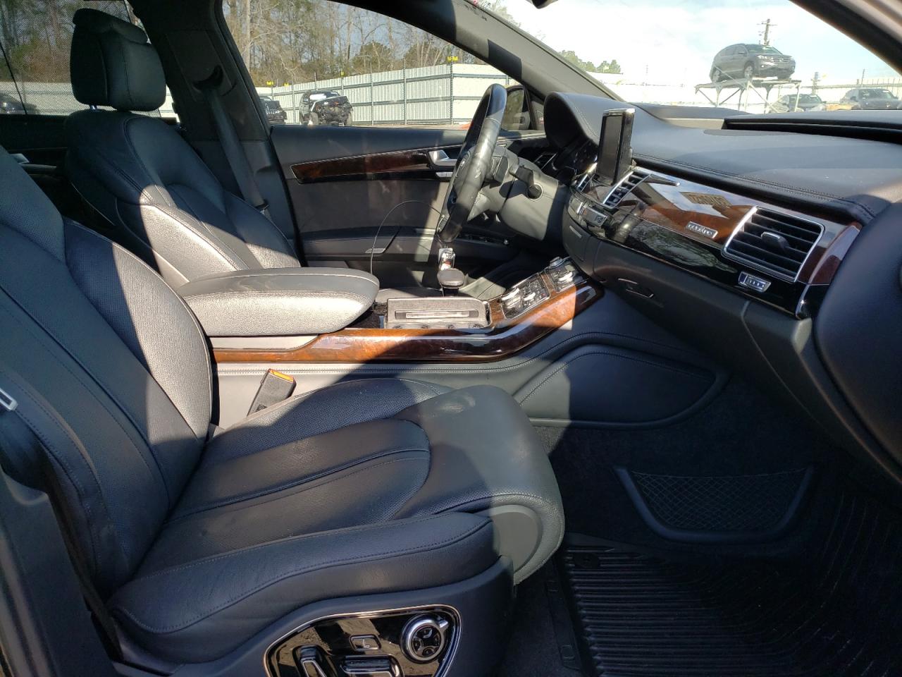 Photo 5 from auction – 2016 AUDI A8 L QUATT with VIN WAU34AFD6GN014111