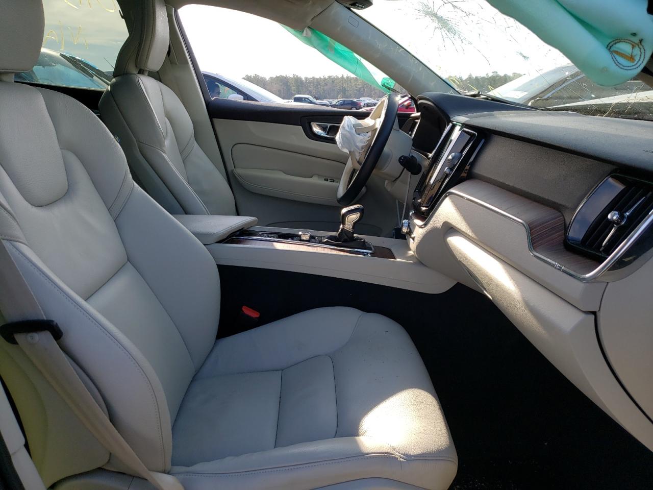Photo 5 from auction – 2021 VOLVO XC60 T5 MO with VIN YV4102DK2M1676572