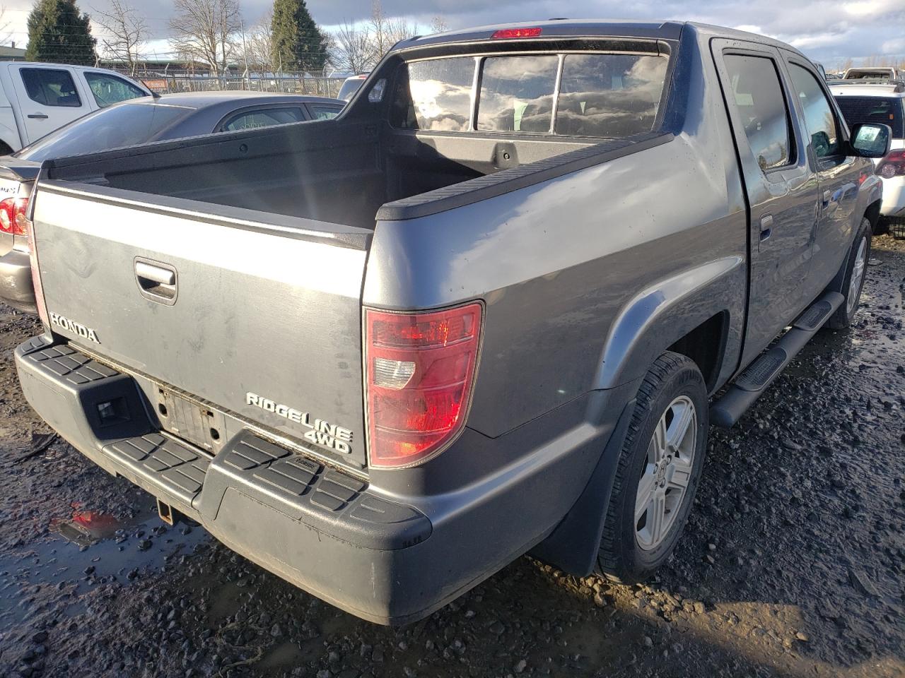 Photo 4 from auction – 2010 HONDA RIDGELINE with VIN 5FPYK1F50AB002735