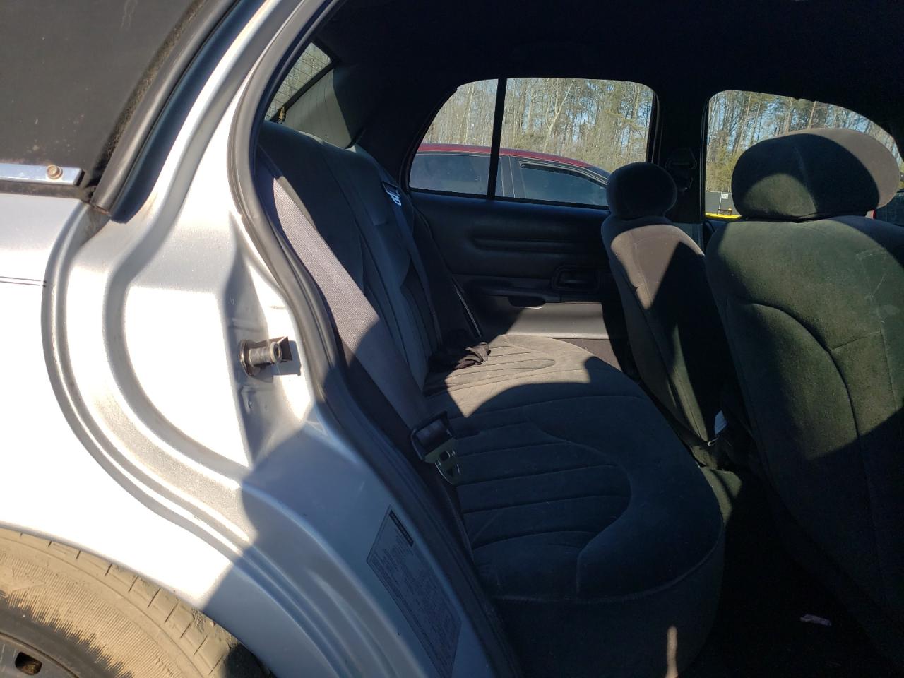 Photo 6 from auction – 2000 FORD CROWN VICT with VIN 2FAFP73W7YX123943