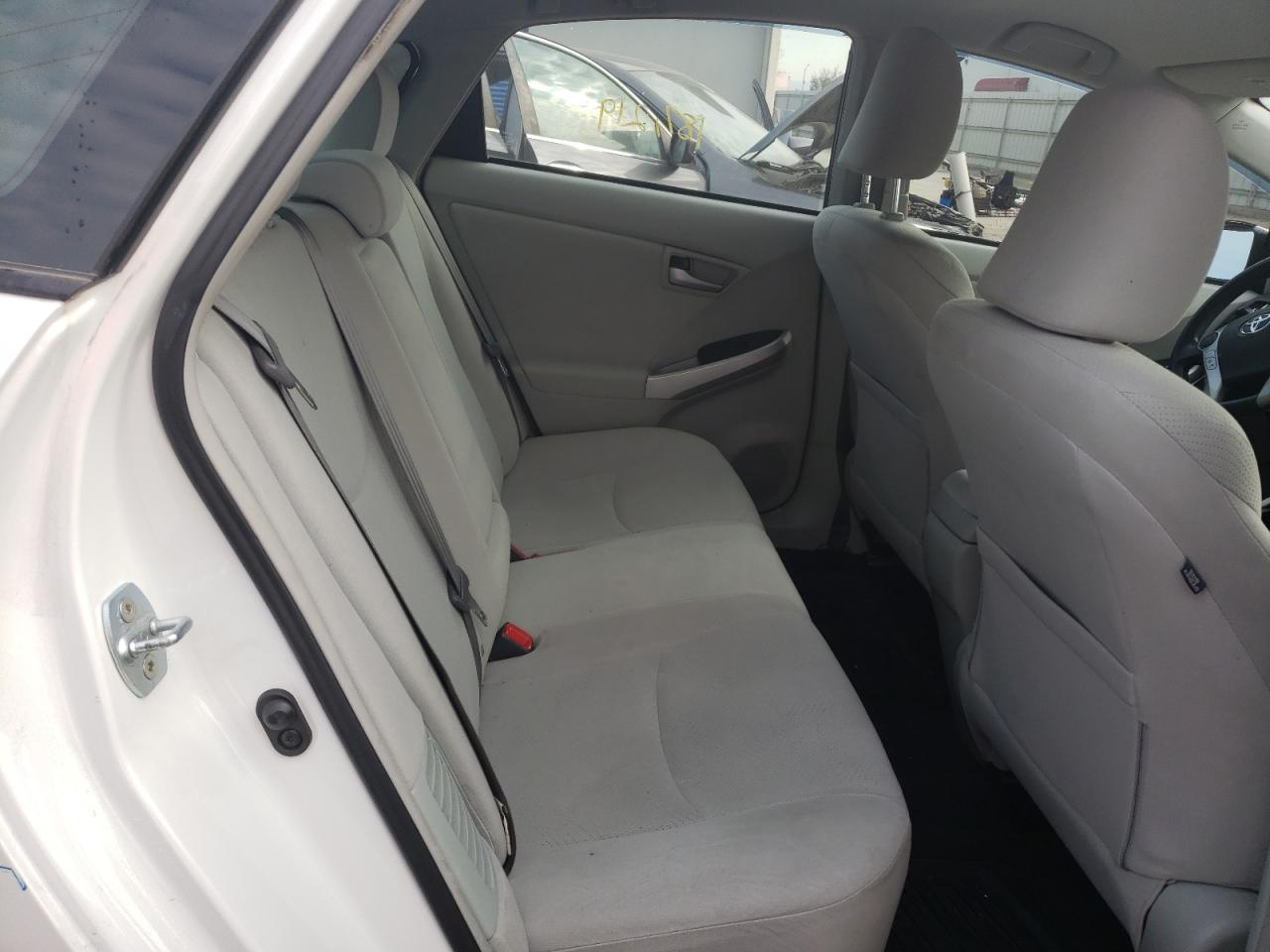 Photo 6 from auction – 2013 TOYOTA PRIUS with VIN JTDKN3DU4D5650709