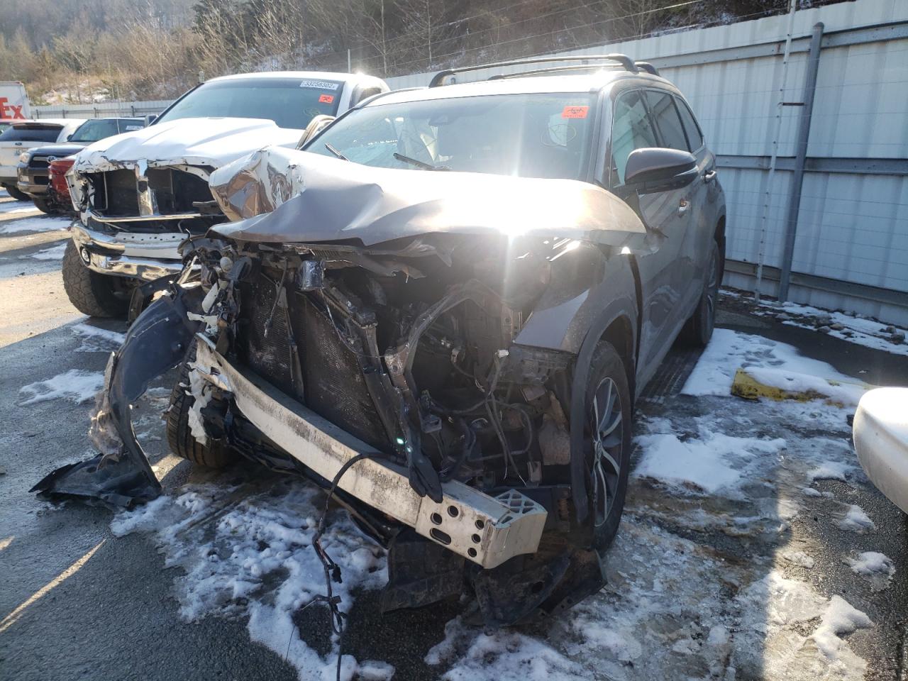 Photo 2 from auction – 2017 TOYOTA HIGHLANDER with VIN 5TDJZRFH6HS364119