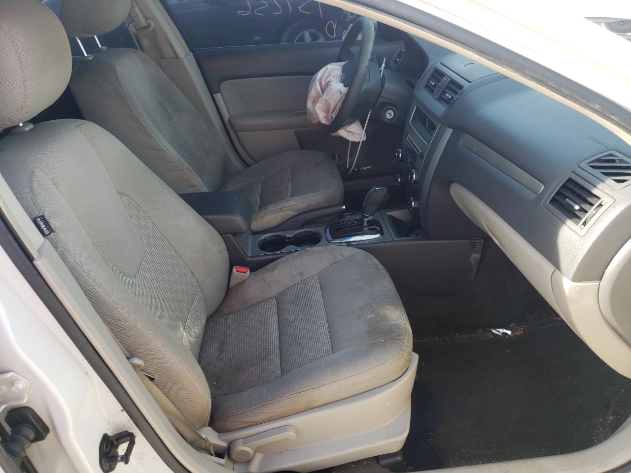 Photo 5 from auction – 2011 FORD FUSION S with VIN 3FAHP0GA6BR315875