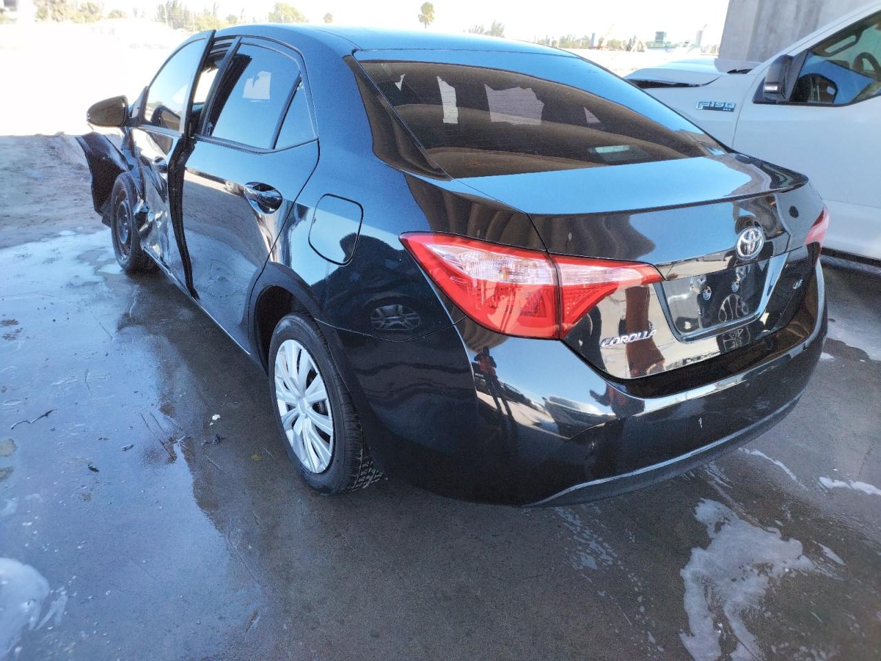 Photo 3 from auction – 2018 TOYOTA COROLLA L with VIN 2T1BURHEXJC057802