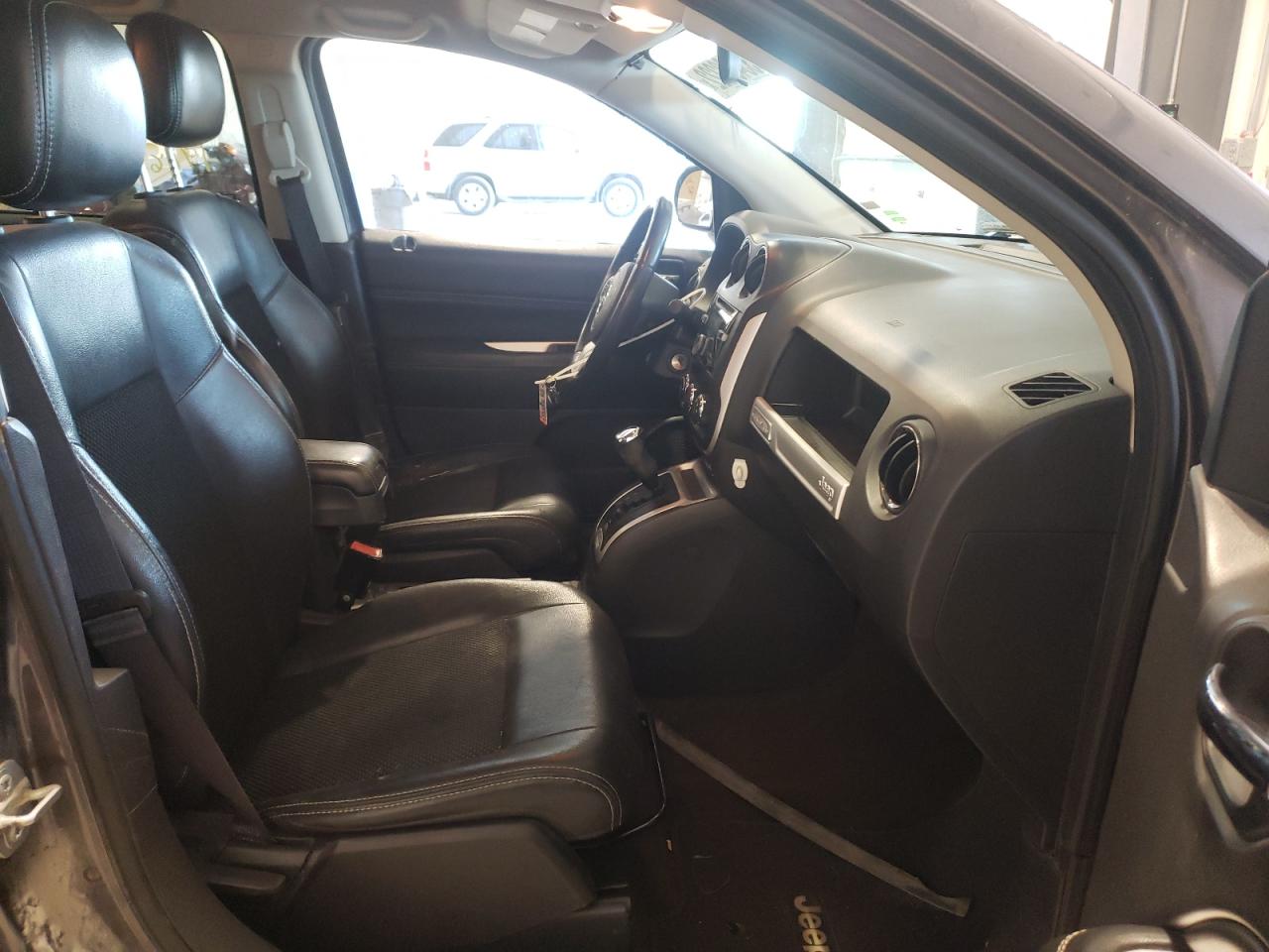 Photo 5 from auction – 2015 JEEP COMPASS LA with VIN 1C4NJDEB0FD321557