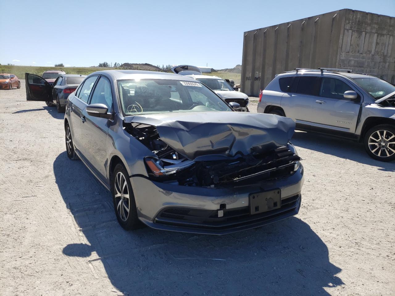 VOLKSWAGEN JETTA SE 2017 with VIN 3VWDB7AJ3HM286458 - Photo from auction