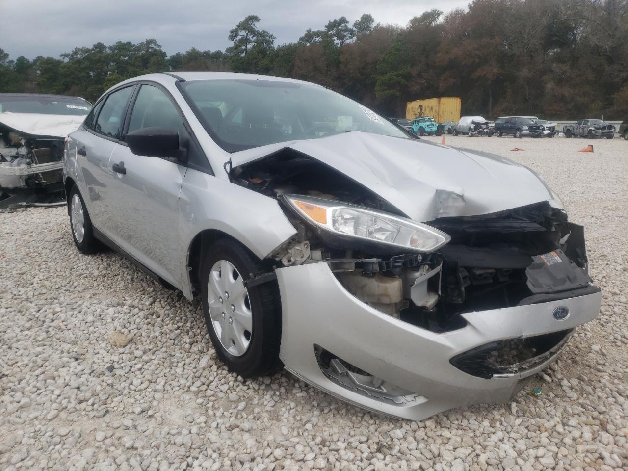 FORD FOCUS S 2015 with VIN 1FADP3E2XFL240680 - Photo from auction