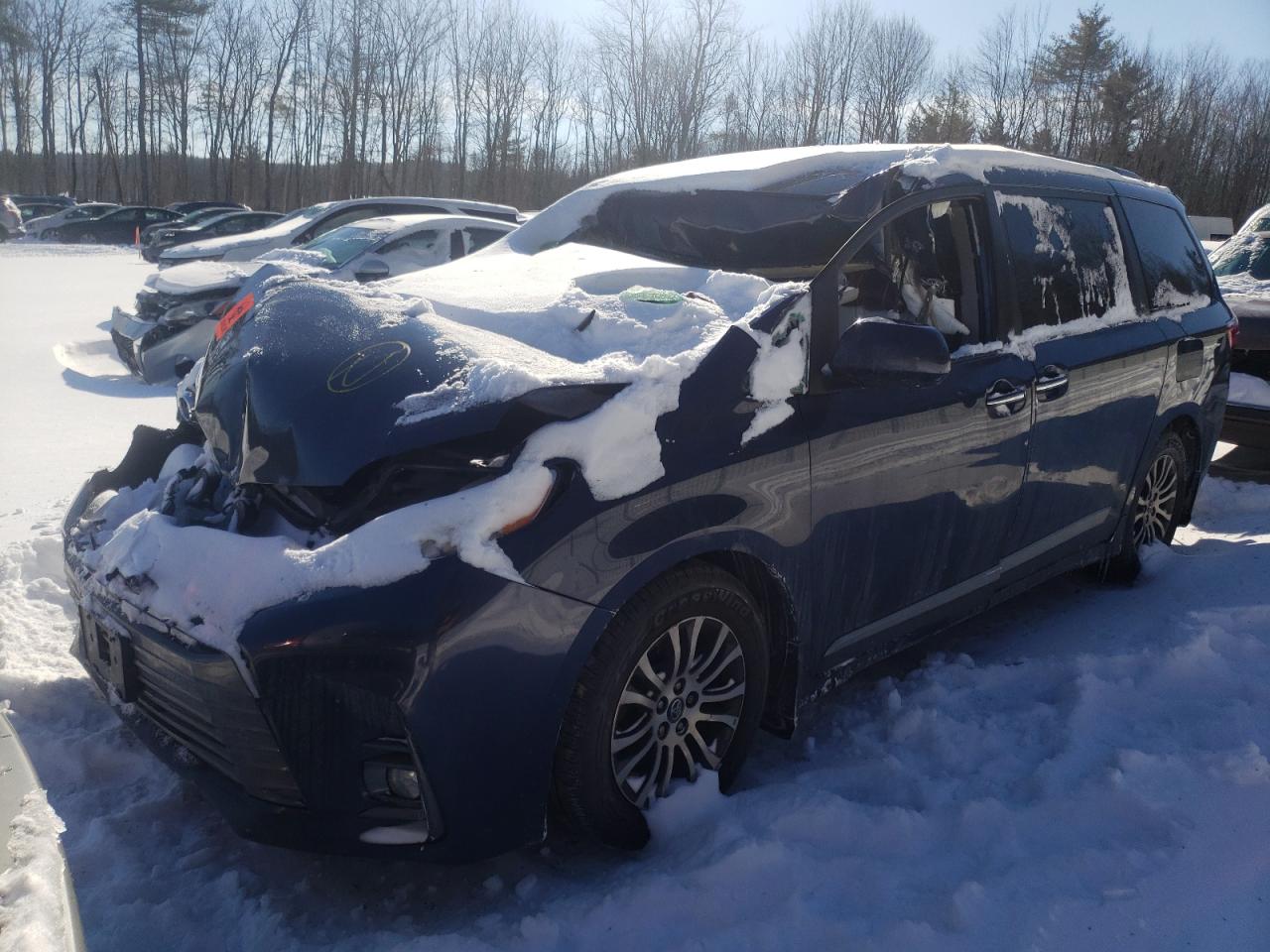 Photo 2 from auction – 2018 TOYOTA SIENNA XLE with VIN 5TDYZ3DC9JS962178