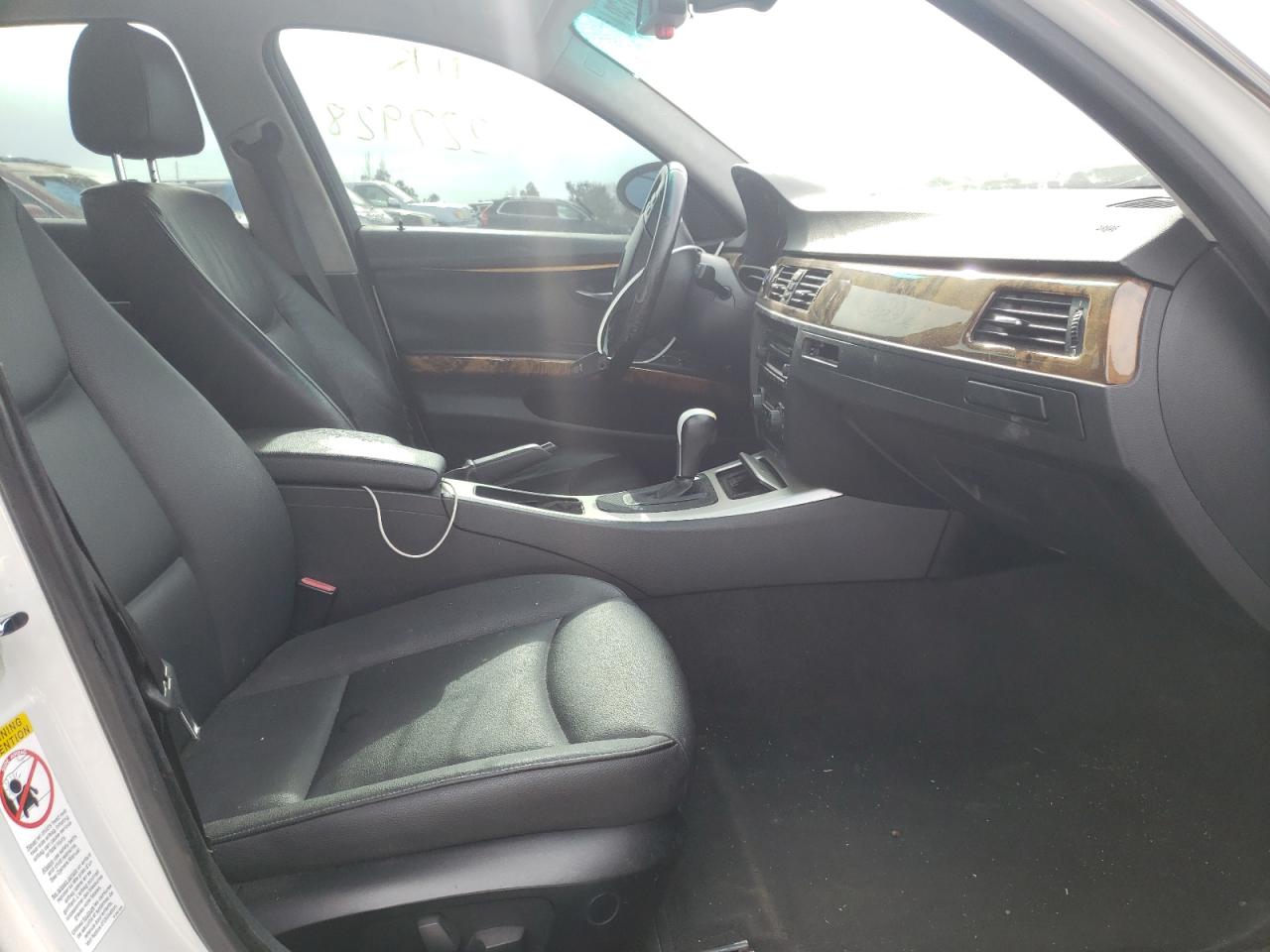 Photo 5 from auction – 2006 BMW 330 I with VIN WBAVB33516PS11925