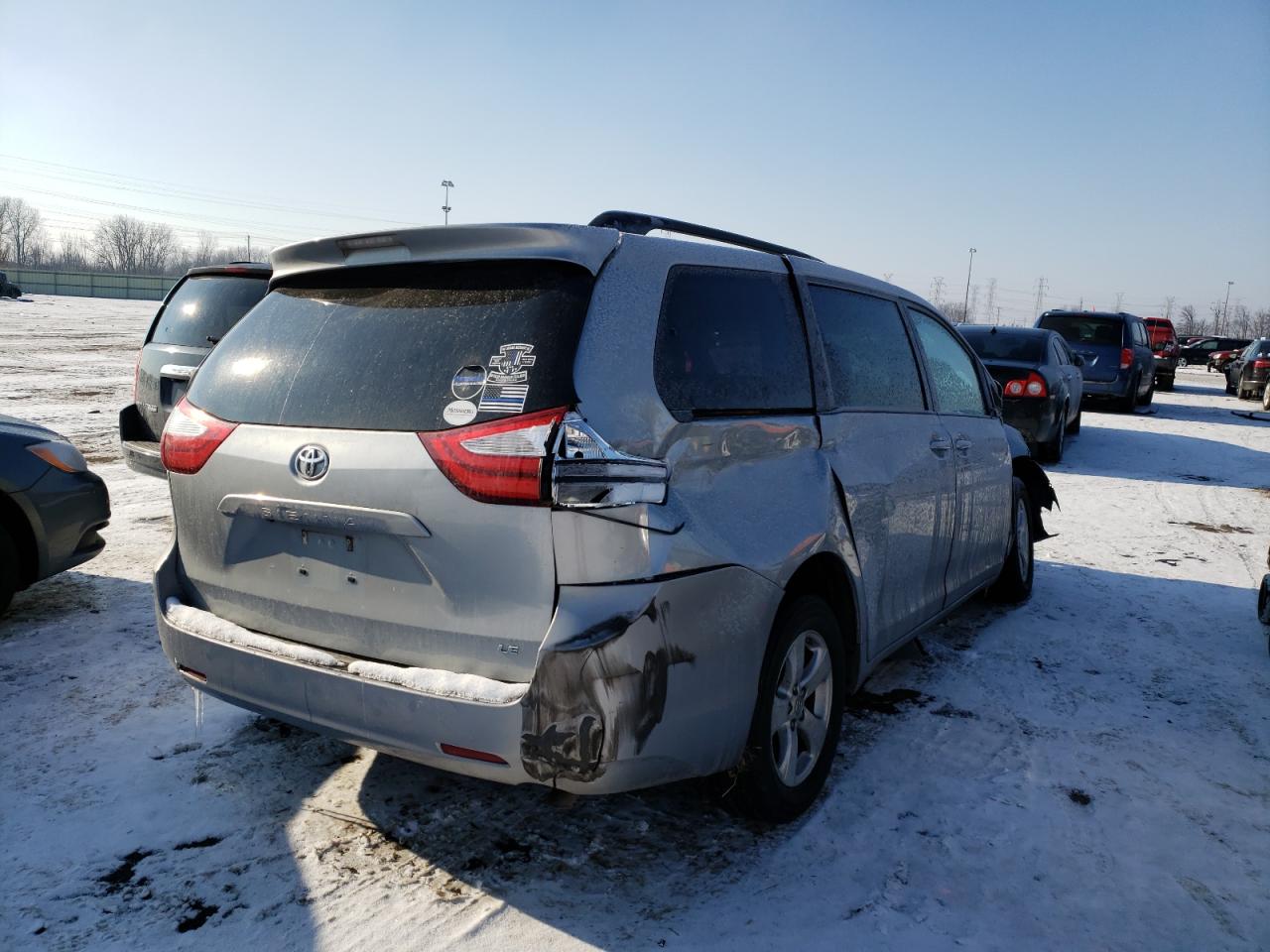 Photo 4 from auction – 2016 TOYOTA SIENNA LE with VIN 5TDKK3DC0GS709978