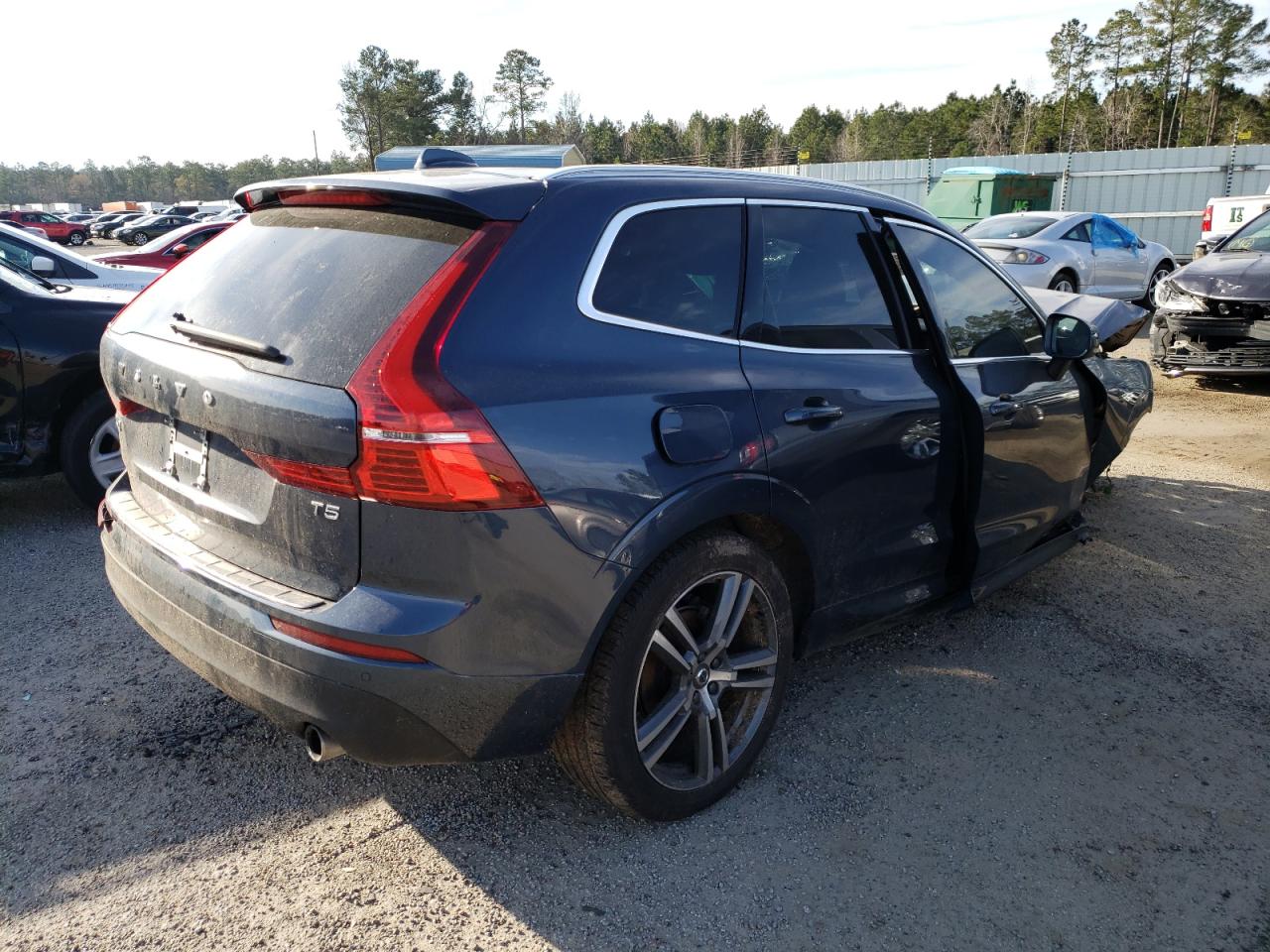 Photo 4 from auction – 2021 VOLVO XC60 T5 MO with VIN YV4102DK2M1676572