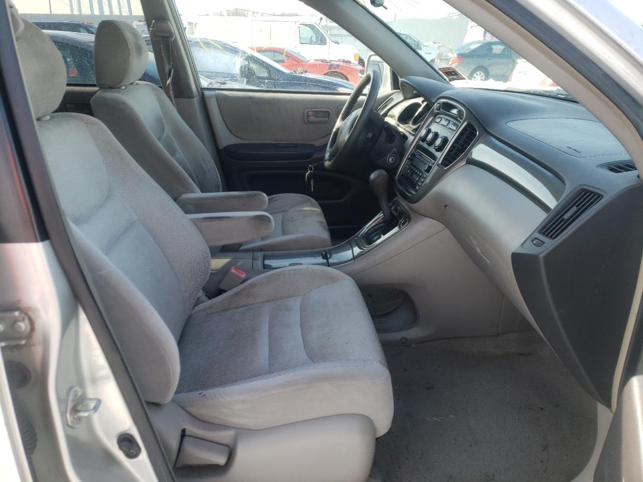Photo 5 from auction – 2002 TOYOTA HIGHLANDER with VIN JTEGD21A420045785