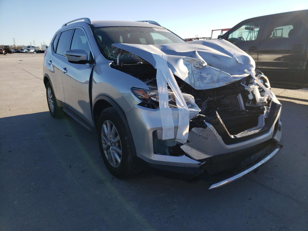 NISSAN ROGUE S 2018 with VIN KNMAT2MT9JP571197 - Photo from auction