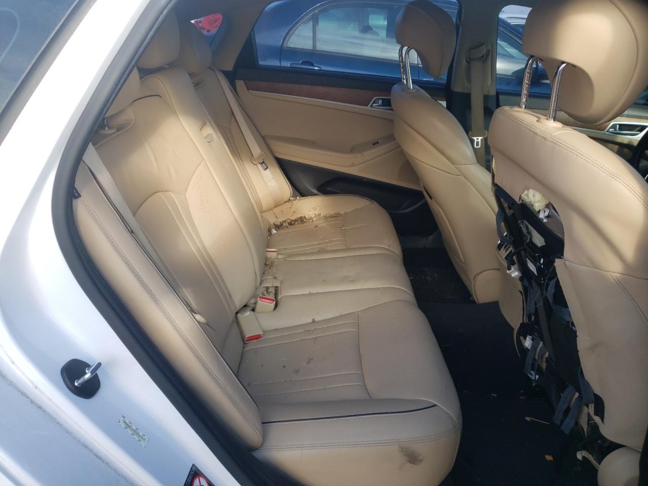 Photo 6 from auction – 2015 HYUNDAI GENESIS 5. with VIN KMHGN4JF9FU025972
