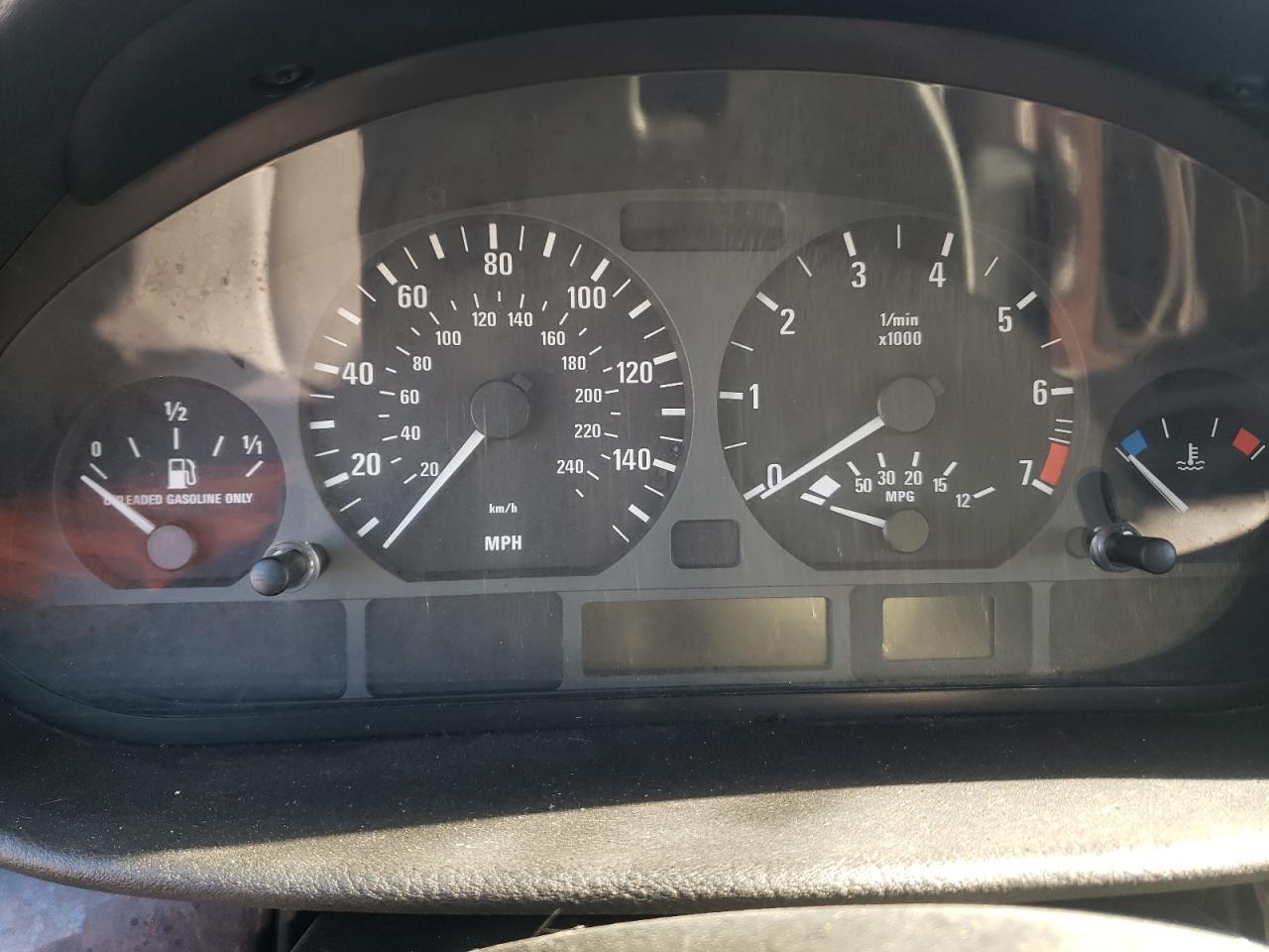 Photo 8 from auction – 2005 BMW 325 I with VIN WBAEV33405KW19763