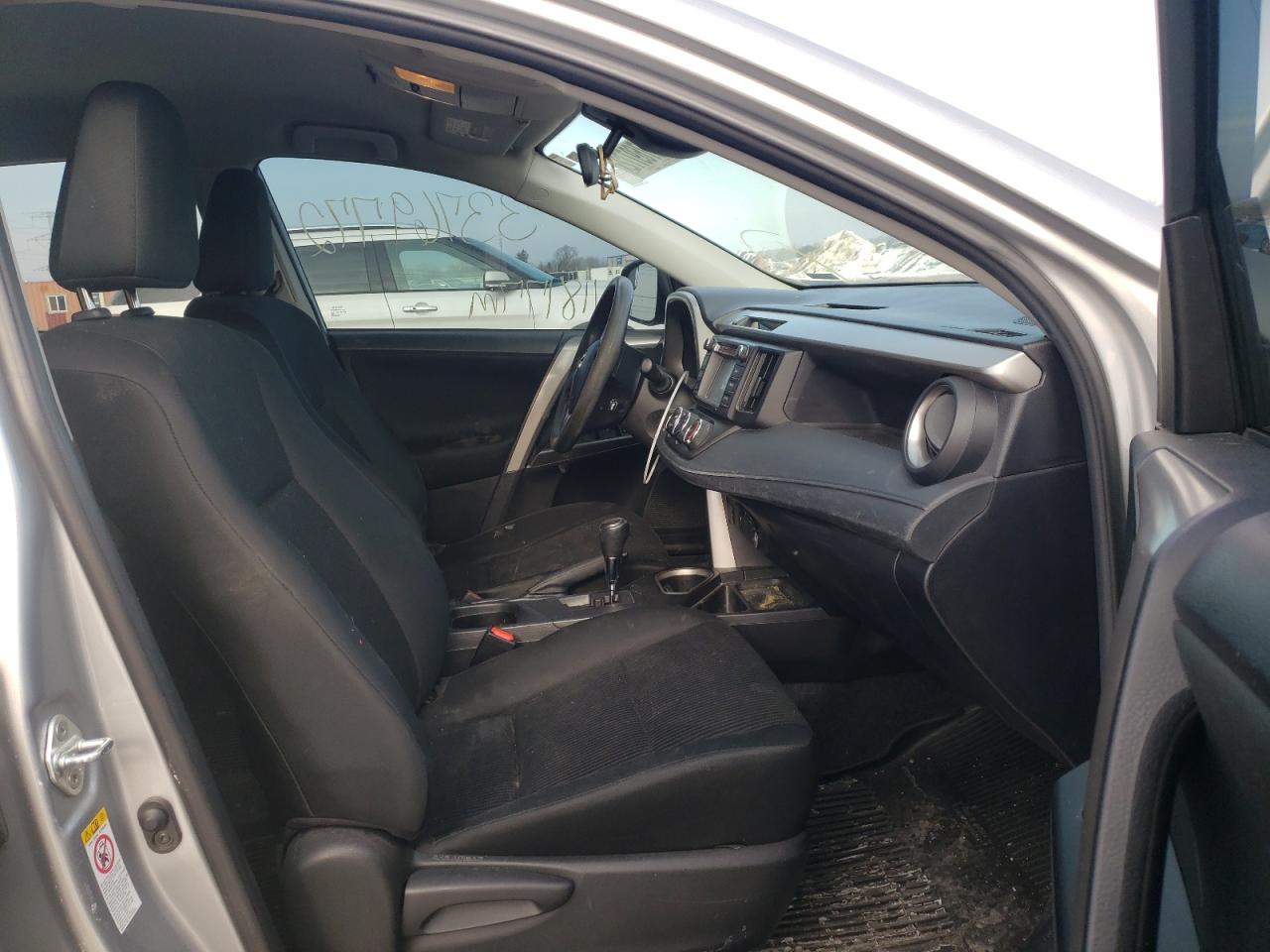 Photo 5 from auction – 2018 TOYOTA RAV4 LE with VIN 2T3ZFREV0JW469360